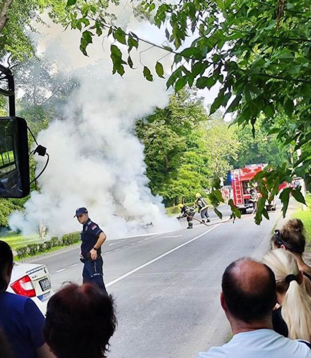 Zapaljen automobil (10).jpg