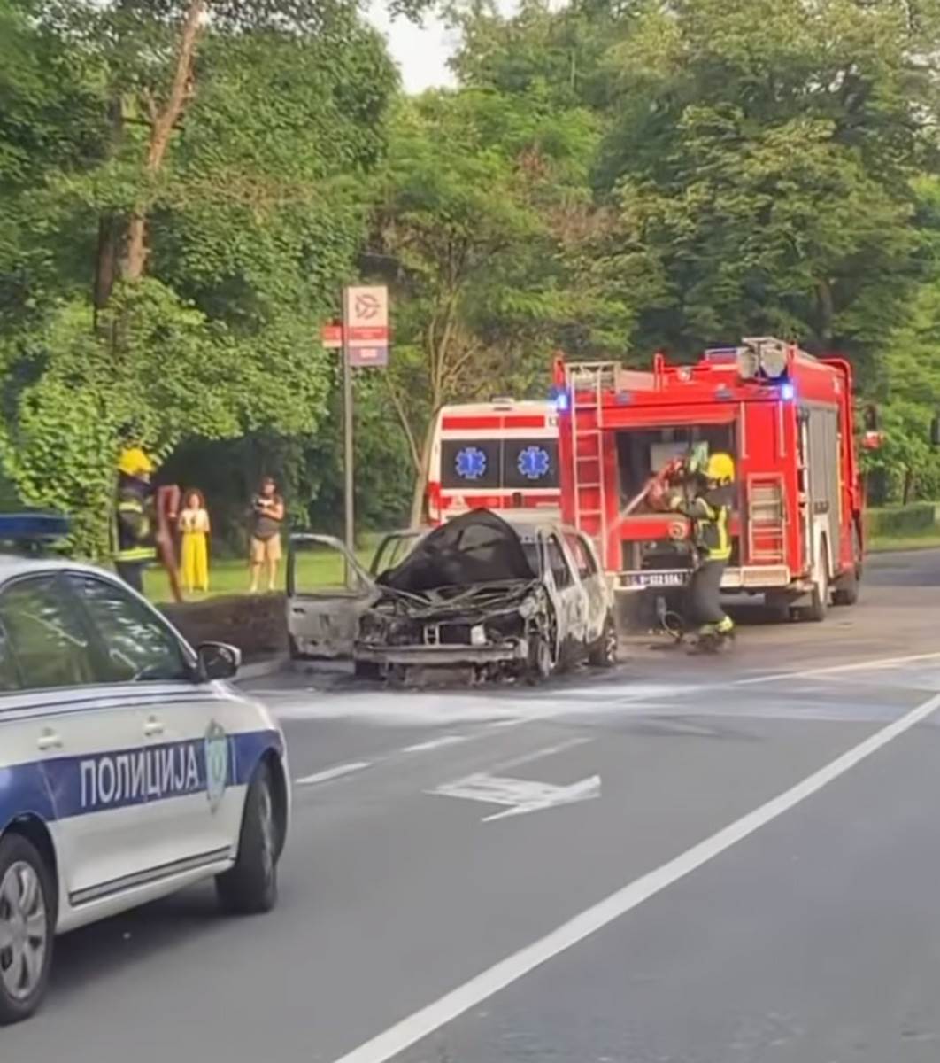 Zapaljen automobil (12).jpg