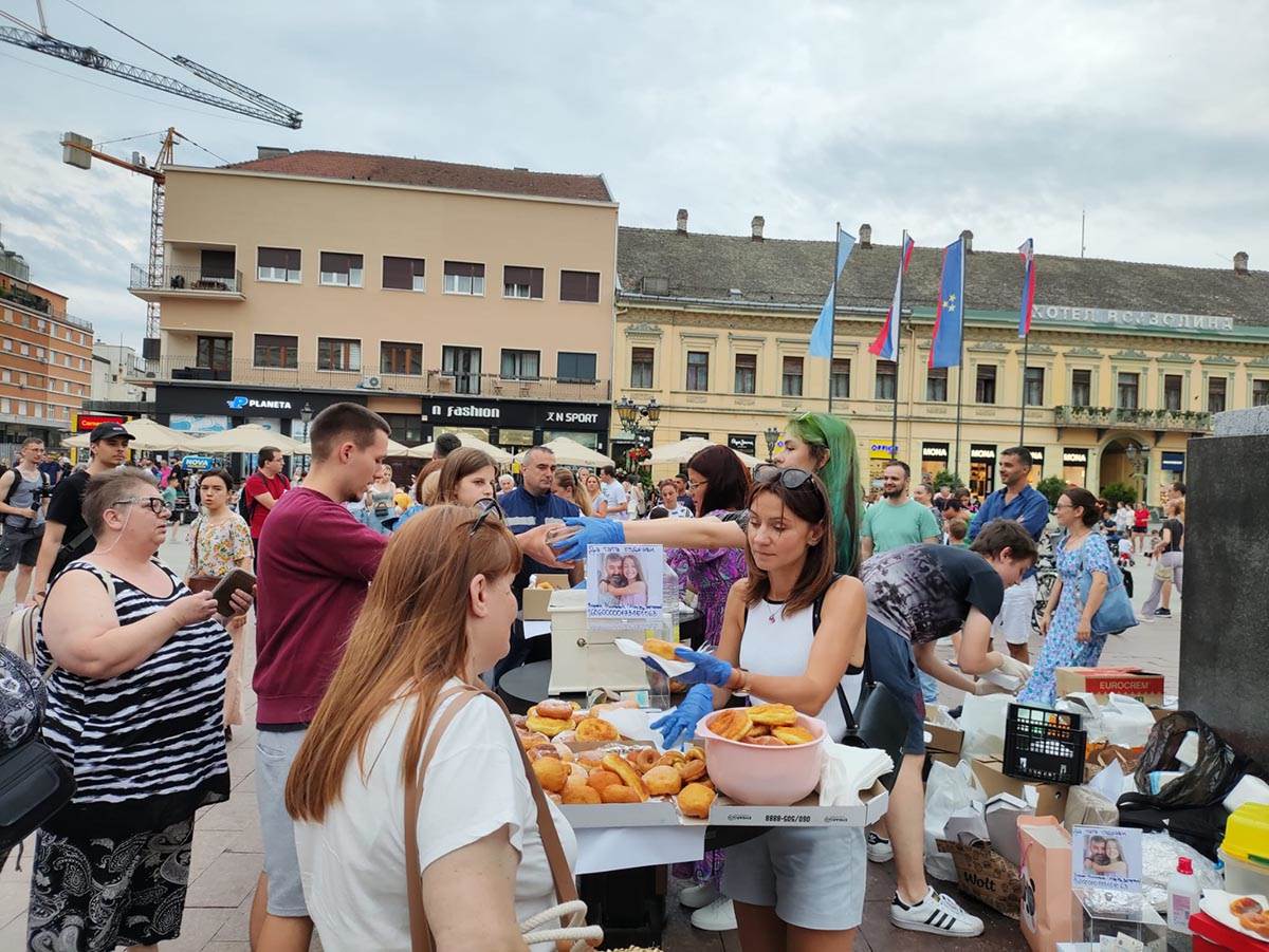 Devojčica koja skuplja novac za Oca (6).jpg