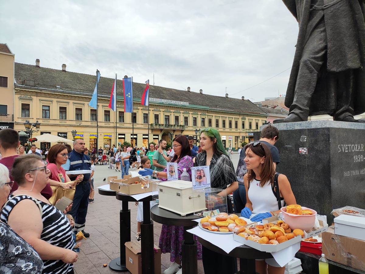 Devojčica koja skuplja novac za Oca (5).jpg