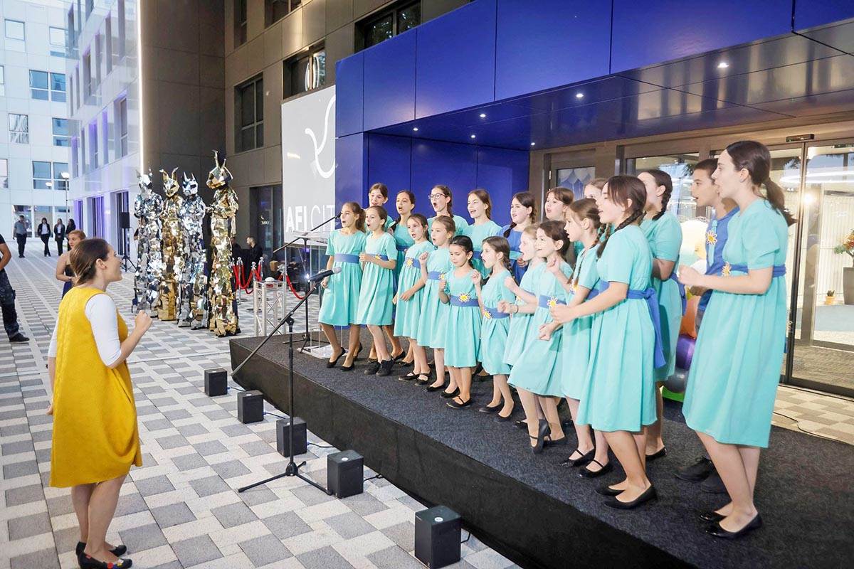 AFI City Zmaj_Svečano otvaranje_Nastup hora i animatori.jpg