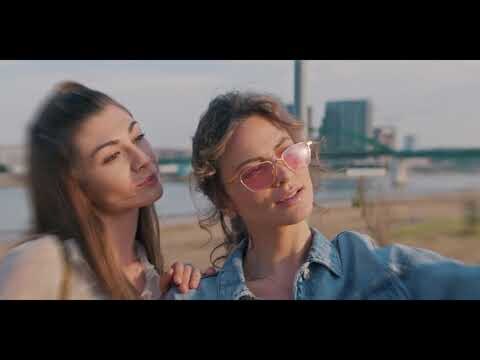 Milica Pavlović gola u kadi