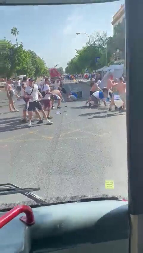 Rendzers, Ajnhart, navijaci, tuca (1).jpg