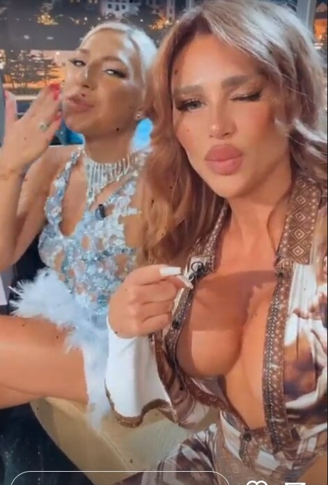 Stanijin dekolte u Amidži šou