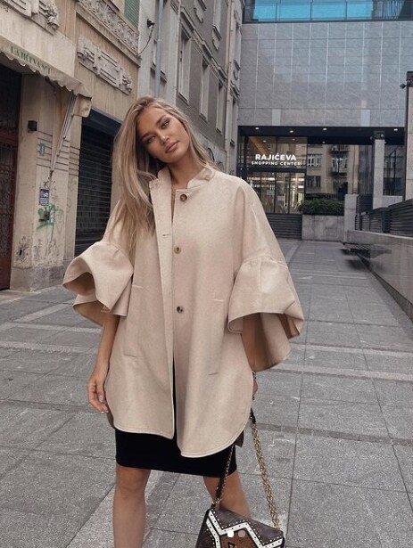 Odeća u kamel nijansama je savršena za plavuše i svetlo smeđe devojke.