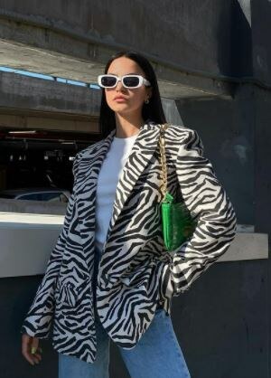 Svi printovi najbolje stoje ženama sa crnom kosom.