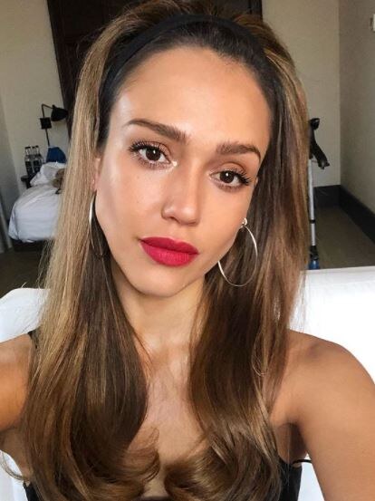 Džesika Alba obožava crveni karmin.