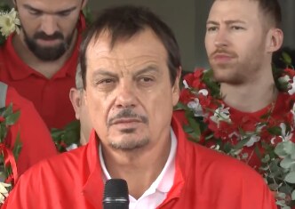 Ergin Ataman na dočeku u Istanbulu