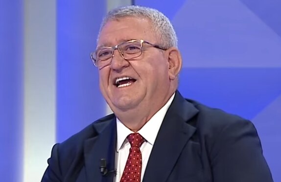 Armand Duka tokom gostovanja u jednoj emisiji