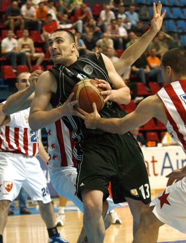 Dok Partizan bitke bije, pet,pet,pet
