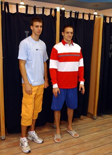 Tifany oblači plave za Japan