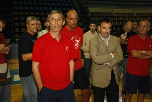 Kari Pešić u crveno-belom