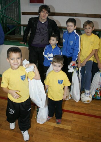 Deda Mrazevi sa kopačkama