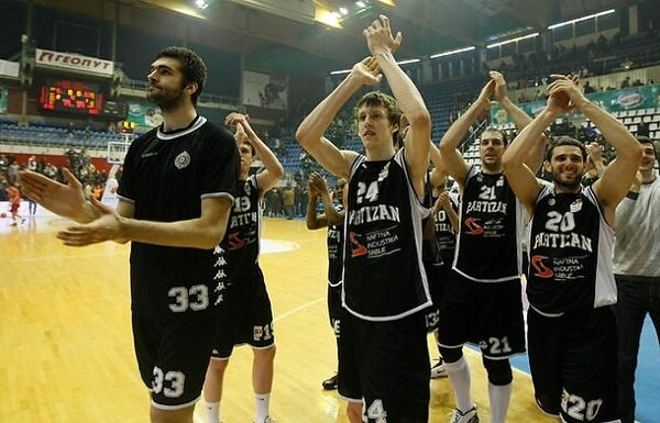 Crno-belo veče u Pioniru