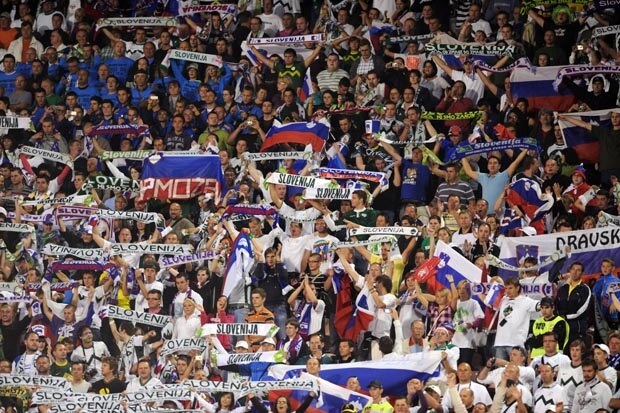 Prštalo na tribinama, na terenu nerešeno. Po navici