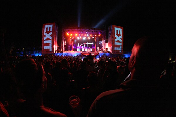 Dance, dance dance Arena!