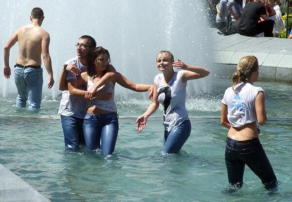 Maturanti slavili u fontanama i parkovima