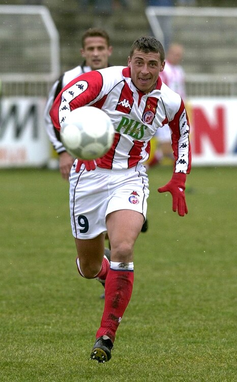 Nakon teške saobraćajne nesreće na autoputu Beograd-Niš, nekadašnji centarfor Crvene zvezde Goran Drulić je operisan i u stabilnom je stanju.