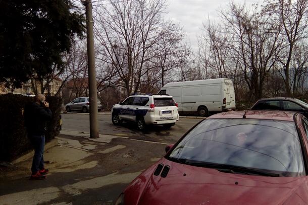 Rakovica: Naoružani muškarac drži taoce