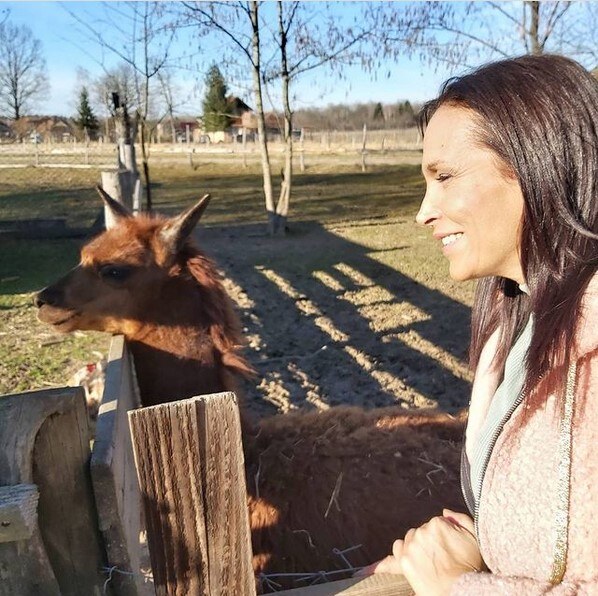 ivana banfic zivi u kuci od gline bavi se kulinarstvom foto 