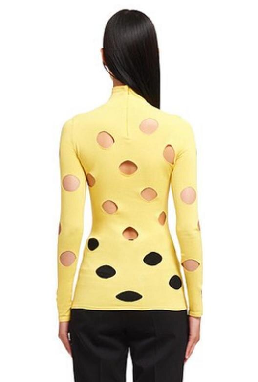 majica na rupe moda trendovi prada