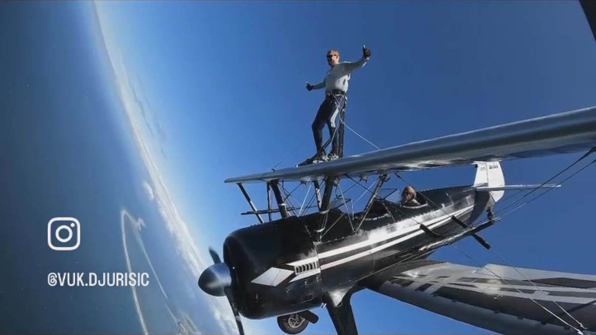 Šetnja na krilu aviona  3.jpg