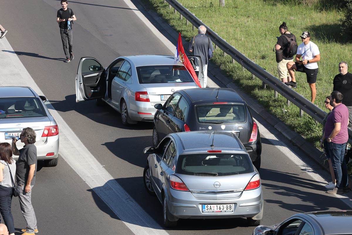 protesti autoput (5).jpg