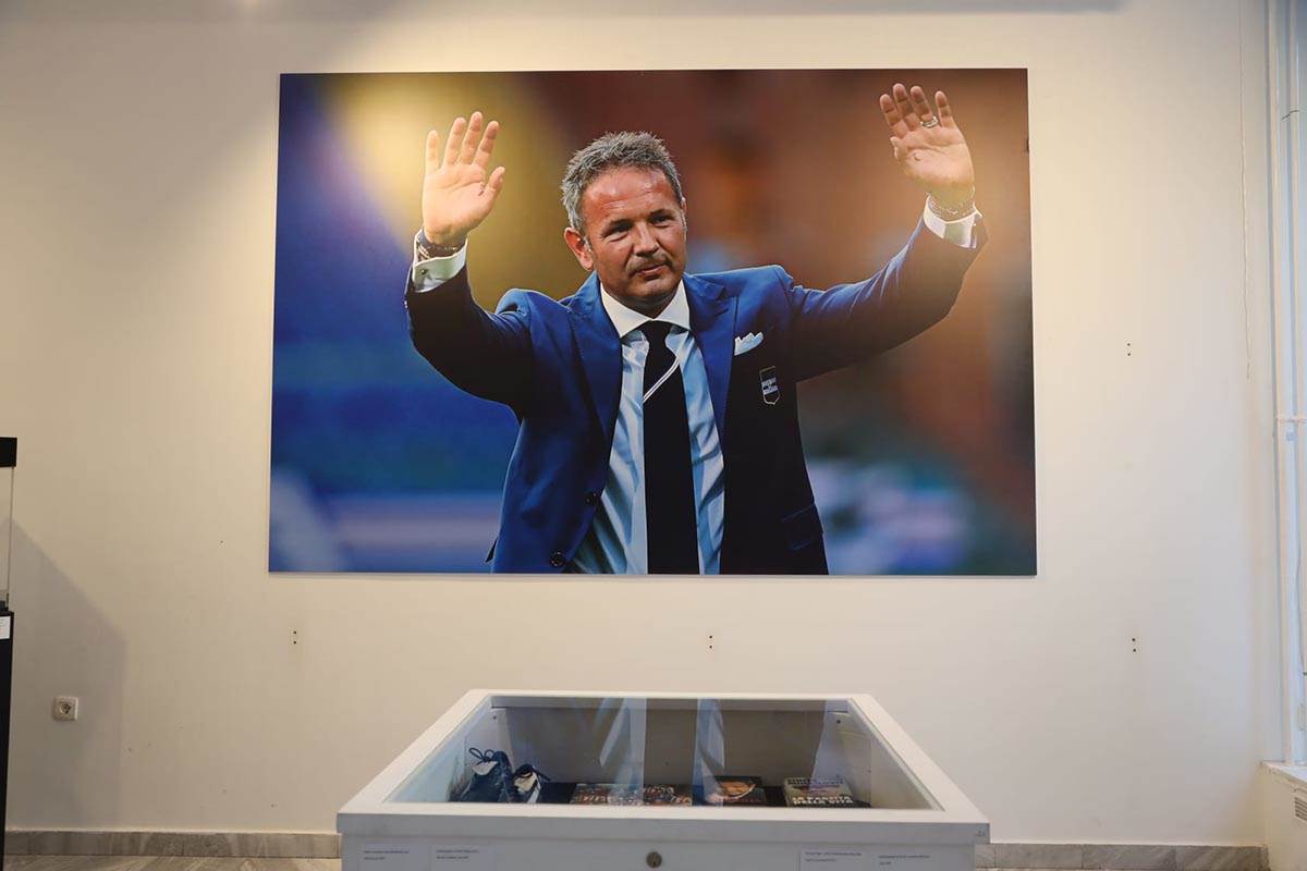 izložba siniša mihajlović (7).jpg