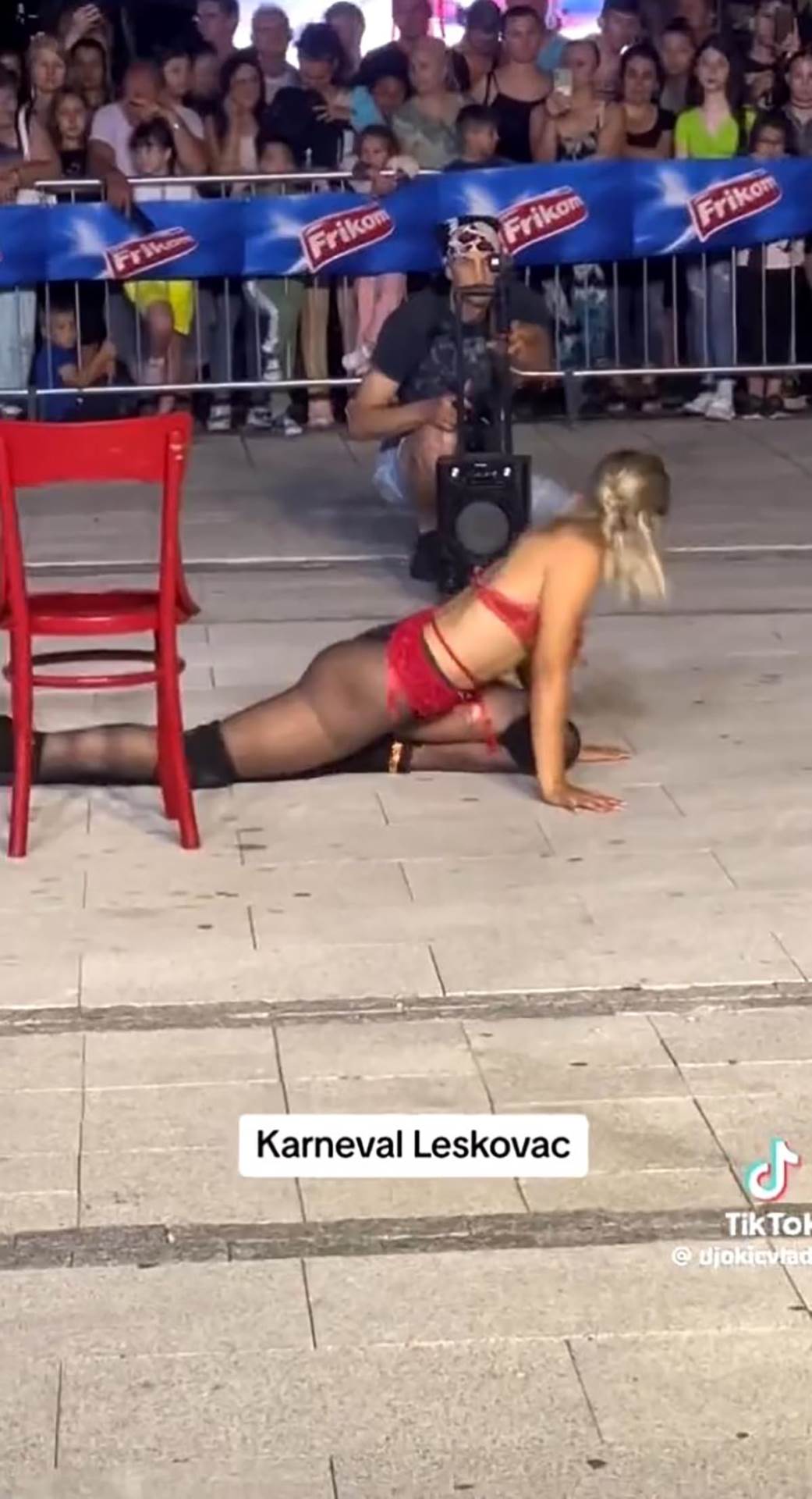 Skandal na karnevalu u Leskovcu (6).jpg