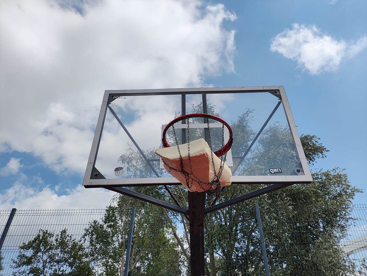 Uništena suvenirnica na Beogradskom keju u Novom Sadu (3).jpg