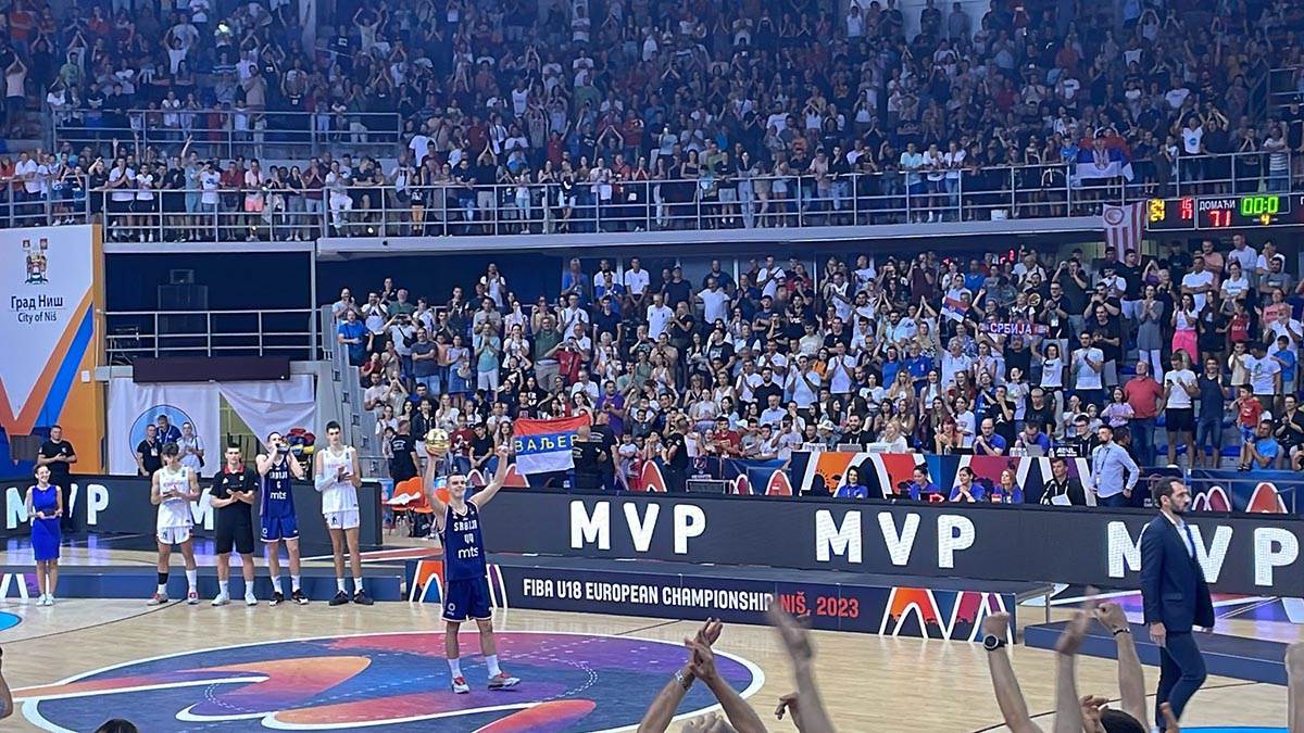 Nikola Topić MVP (2).jpg