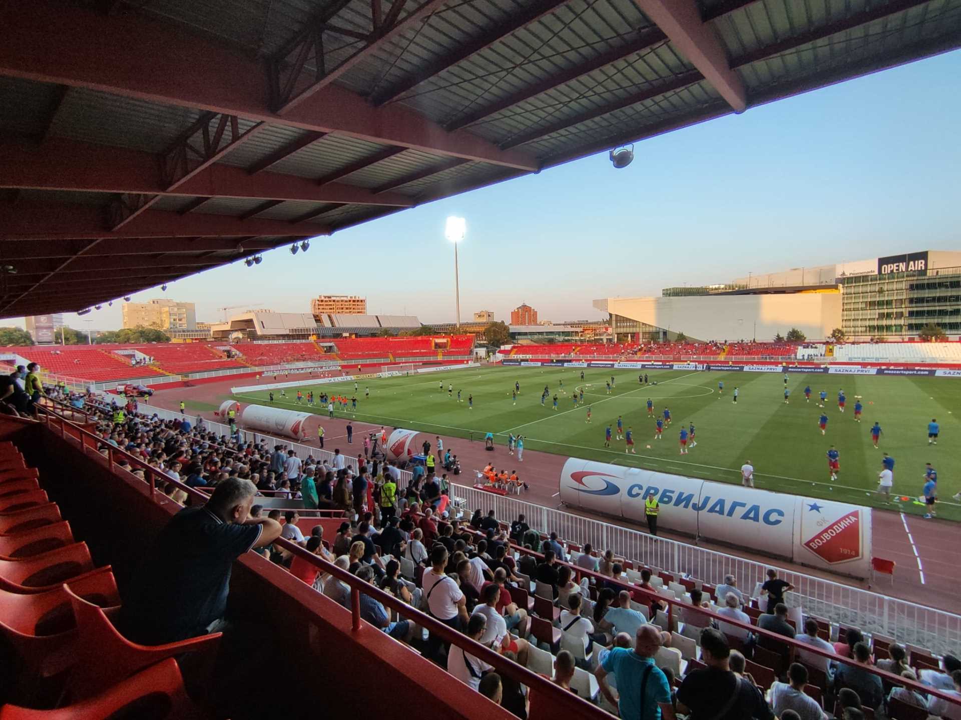 Navijači Apoela pevaju o Kosovu u Novom Sadu video snimak