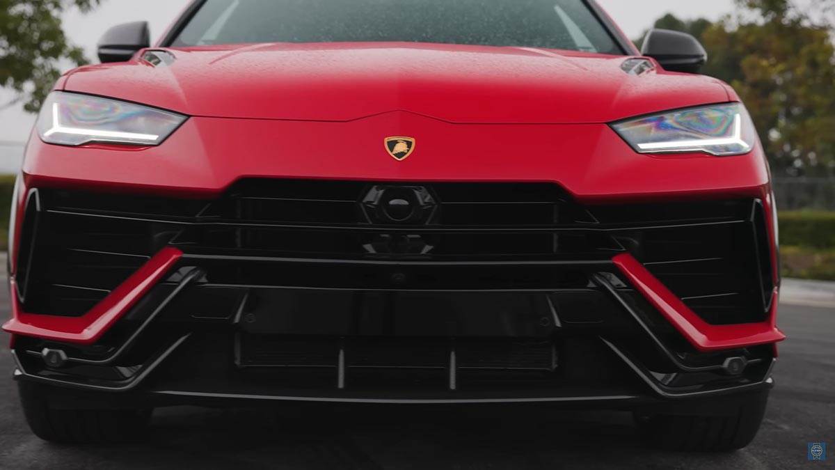 2023 Lamborghini Urus (7).jpg