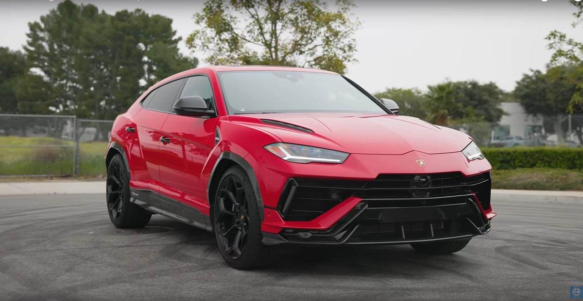 2023 Lamborghini Urus (5).jpg