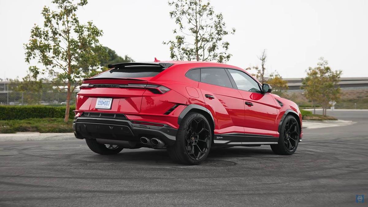 2023 Lamborghini Urus (4).jpg