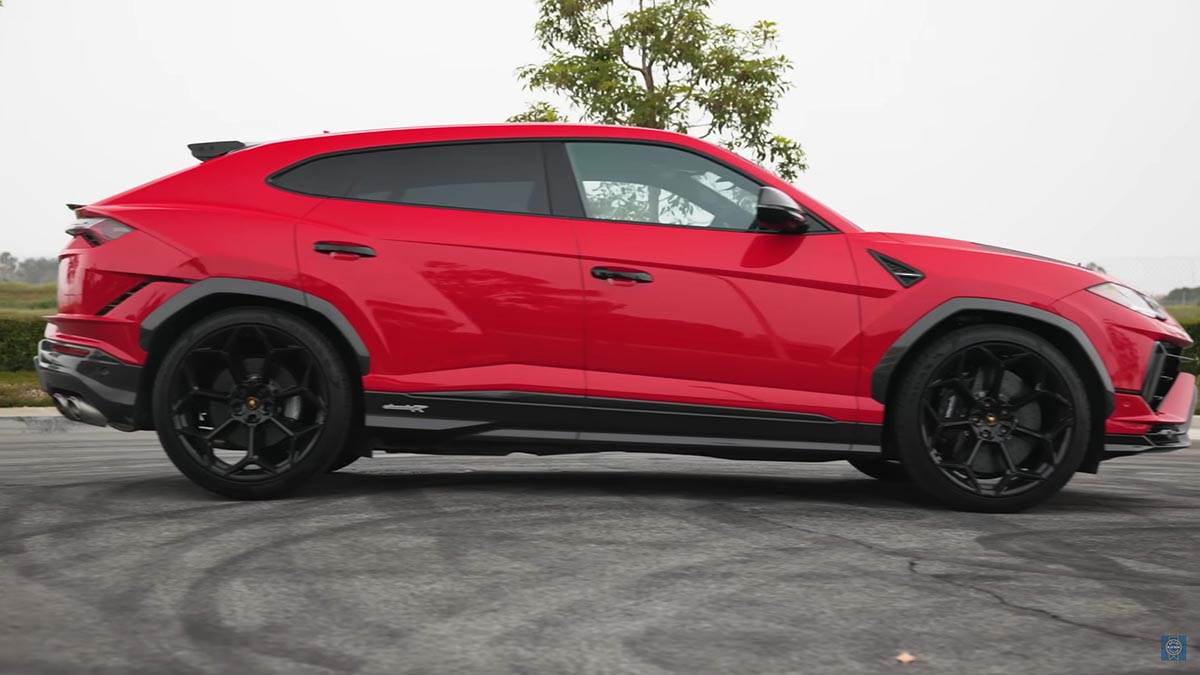 2023 Lamborghini Urus (3).jpg