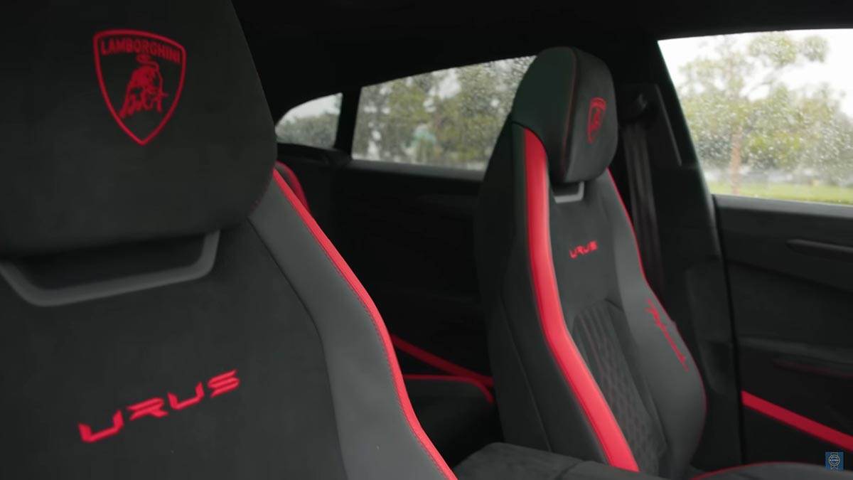 2023 Lamborghini Urus (2).jpg