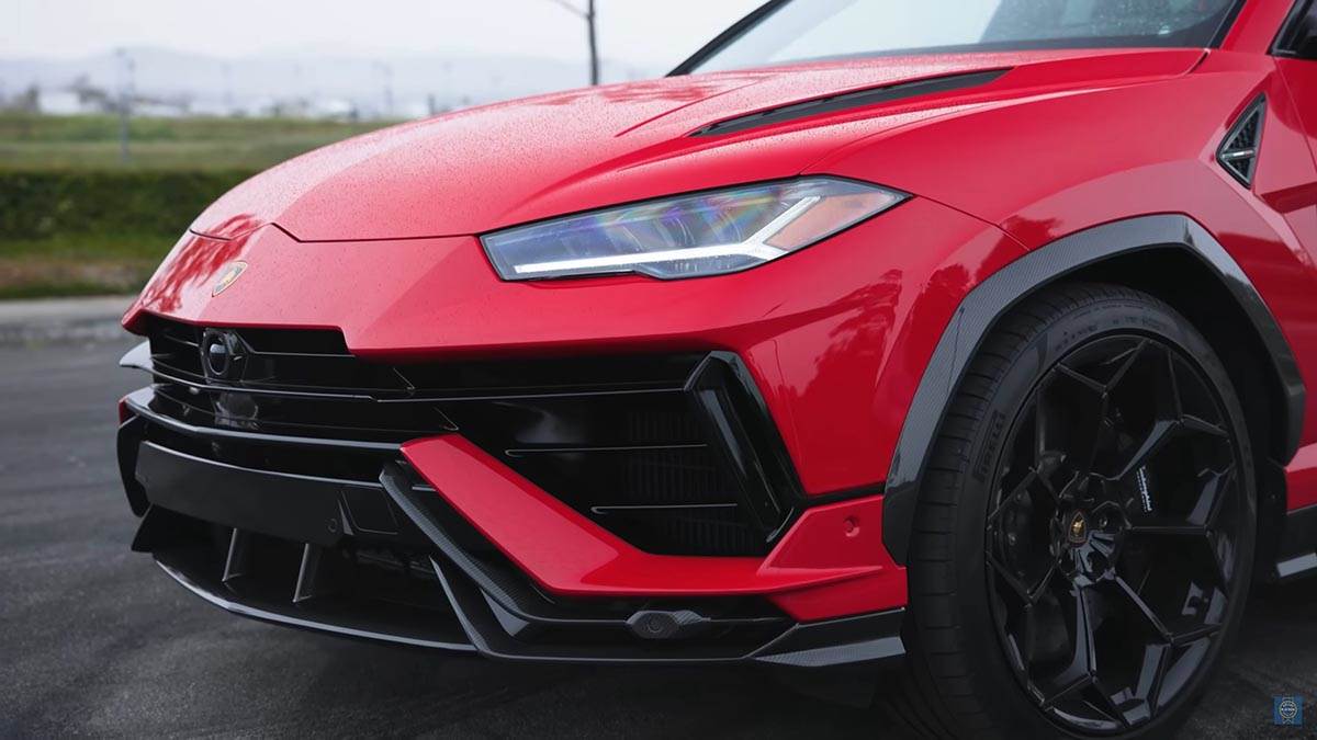 2023 Lamborghini Urus (1).jpg