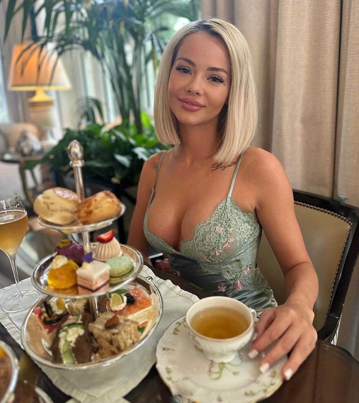 Saphire Hovel (1).jpg