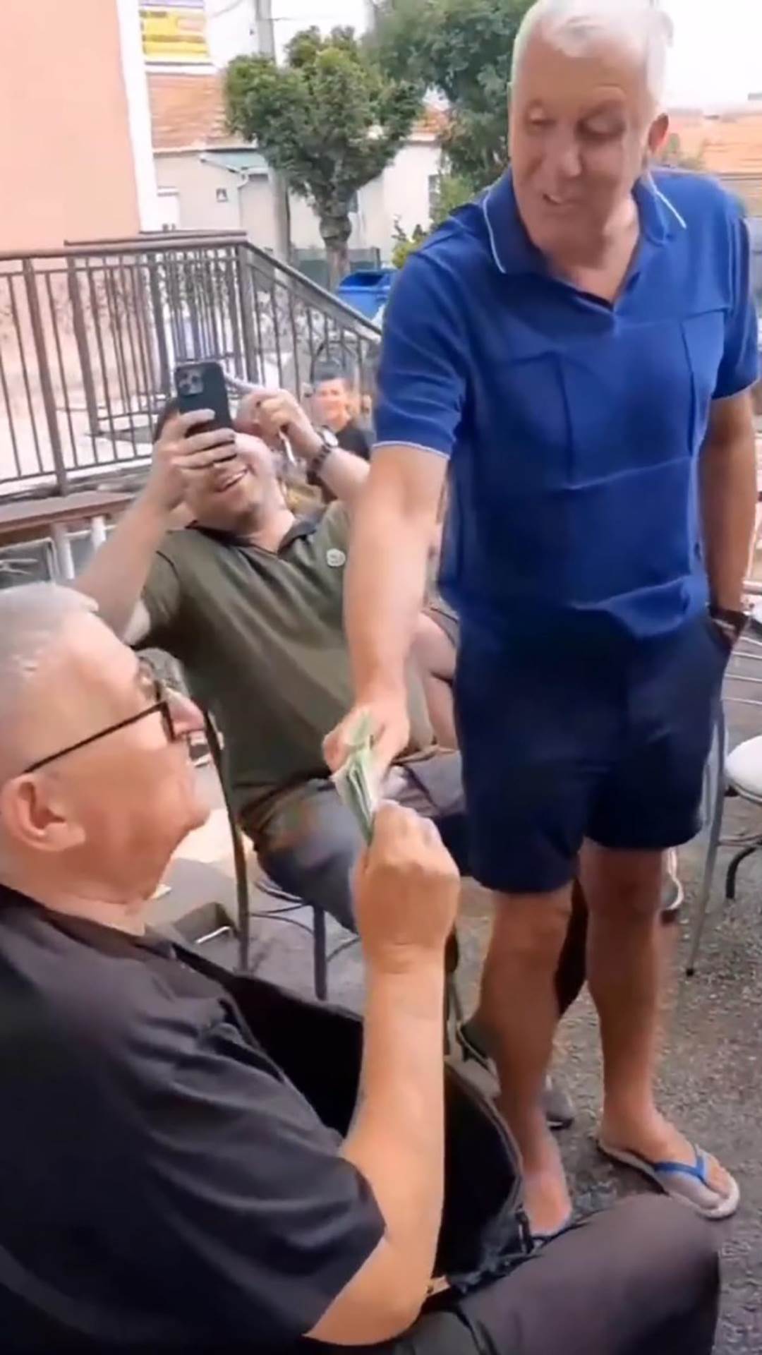 Željko Obradović časti u Čačku prijatelje