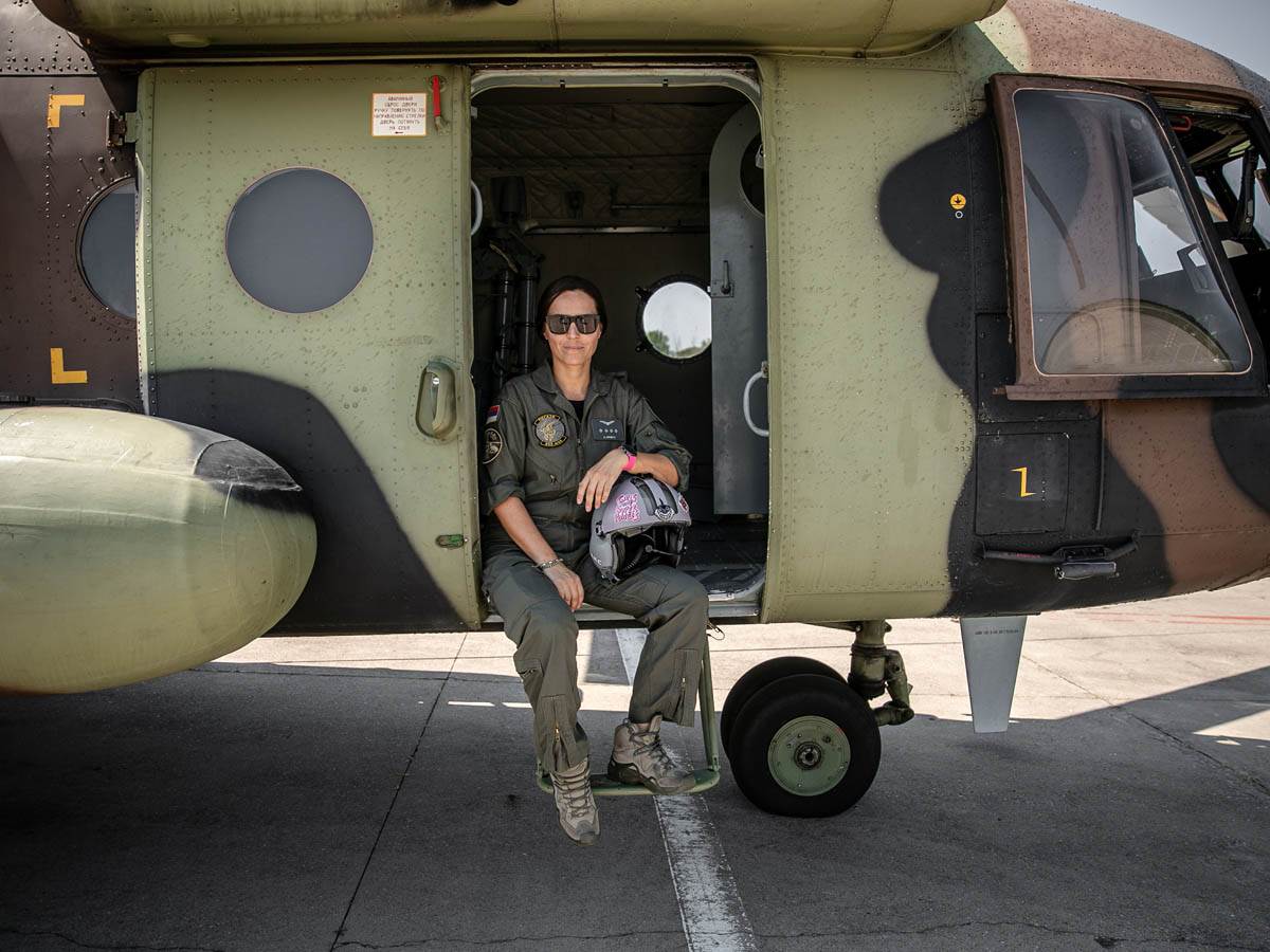 Anja Krneta je prvi ženski vojni pilot helikoptera