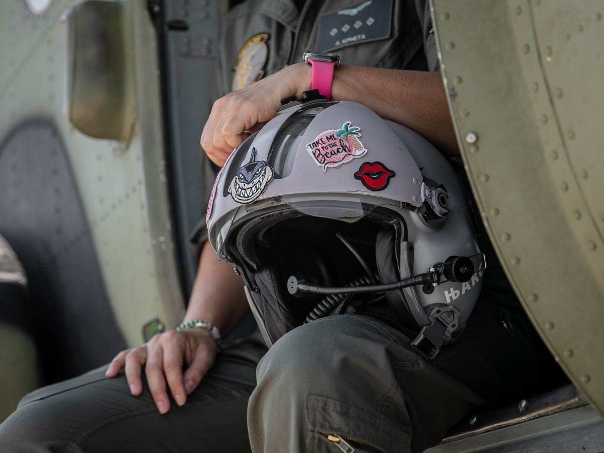 Anja Krneta je prvi ženski vojni pilot helikoptera