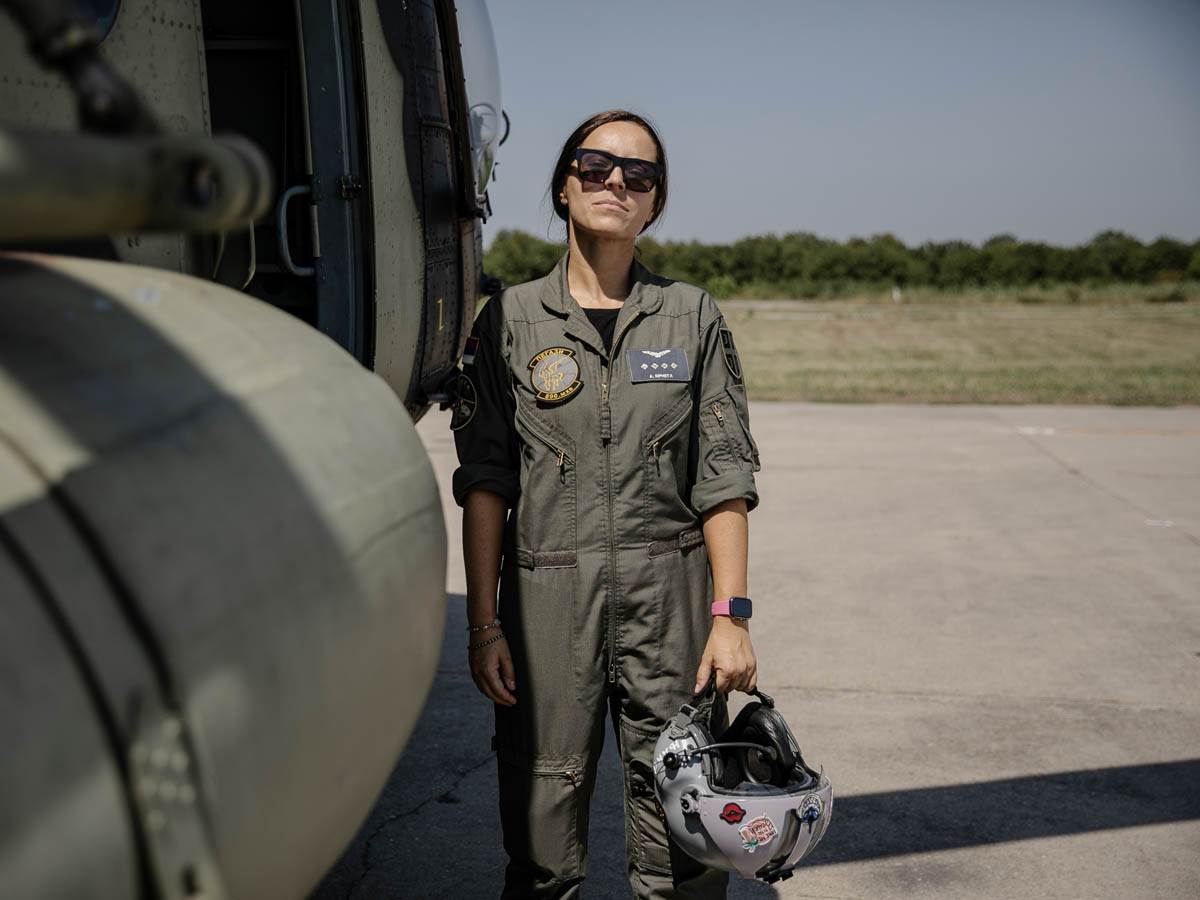 Anja Krneta je prvi ženski vojni pilot helikoptera