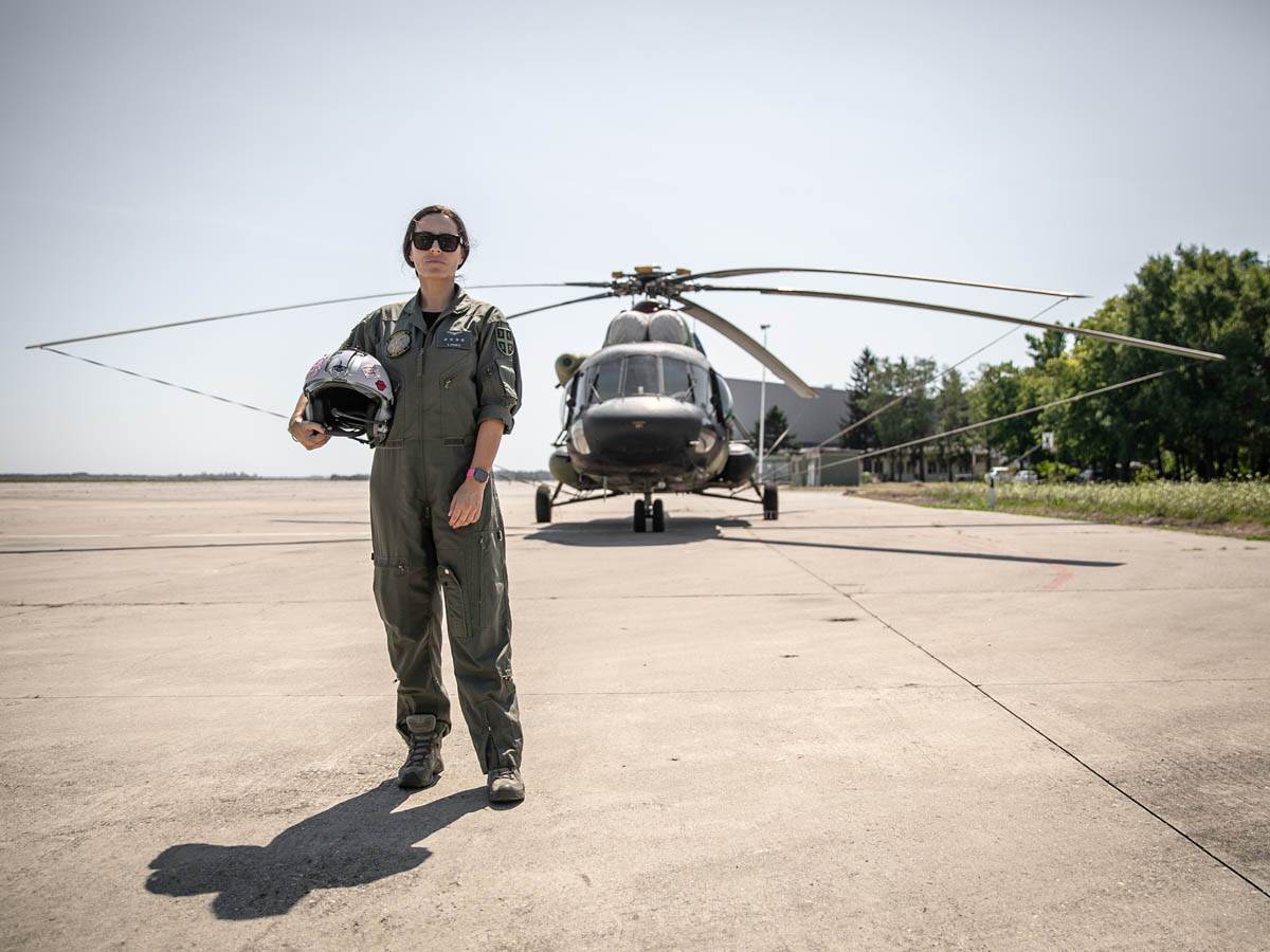 Anja Krneta je prvi ženski vojni pilot helikoptera