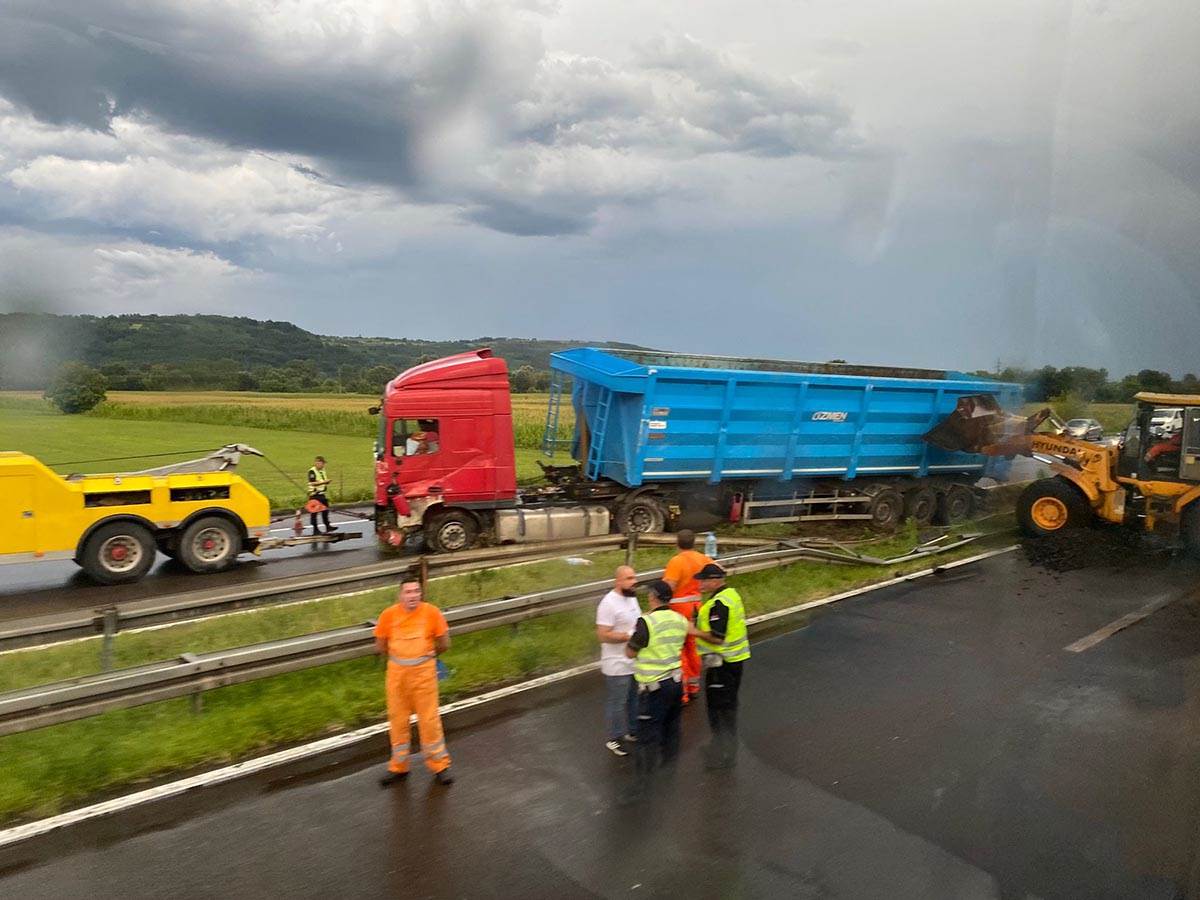 Nesreća na putu Jagodini (3).jpg