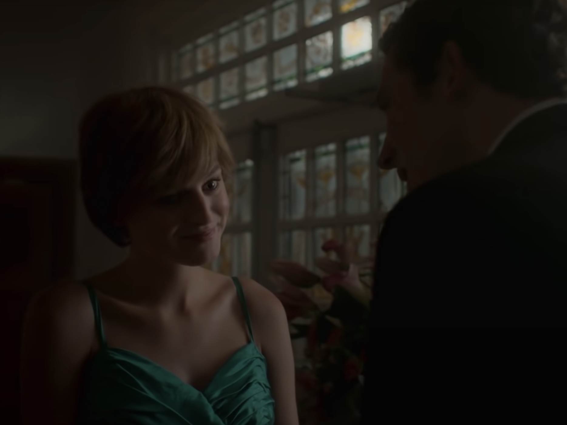 ema korin kao princeza dajana u seriji kruna 3.png