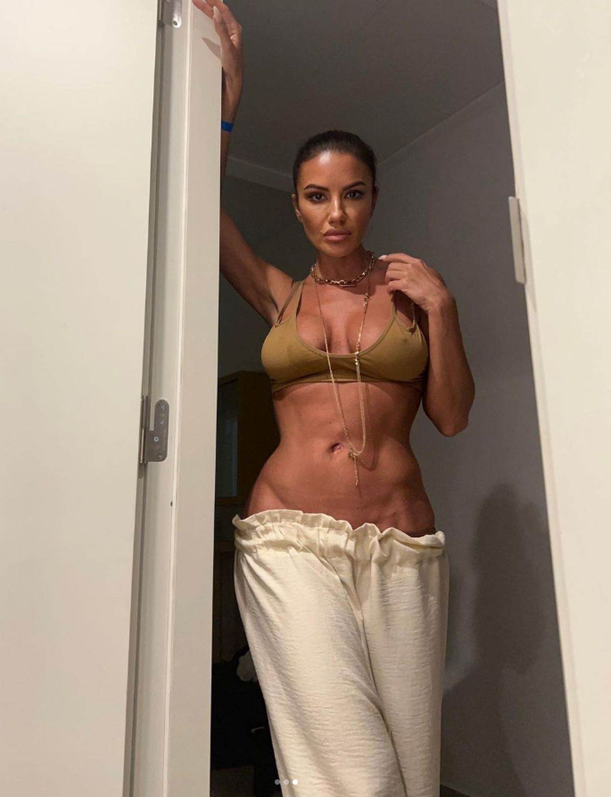 Sindi Models spustila pantalone i raspametila