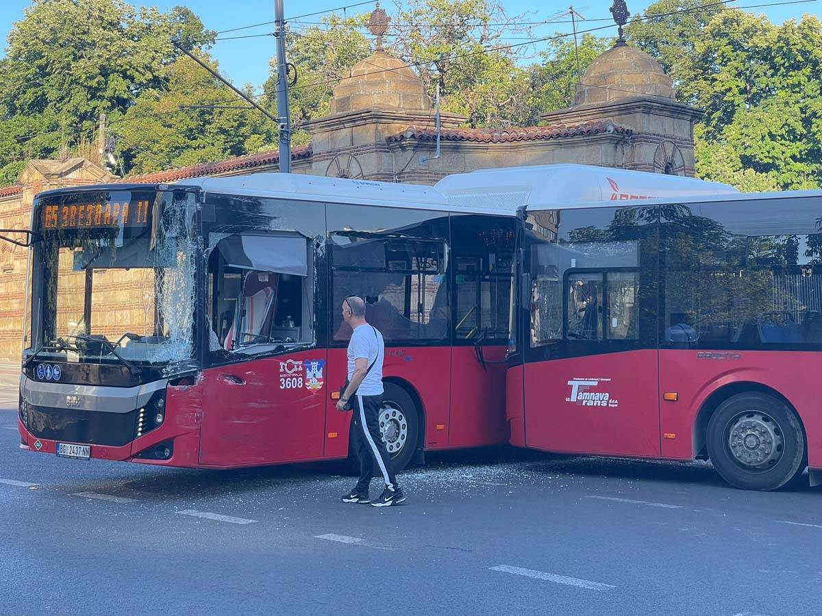 Sudar 2 autobusa u Beogradu