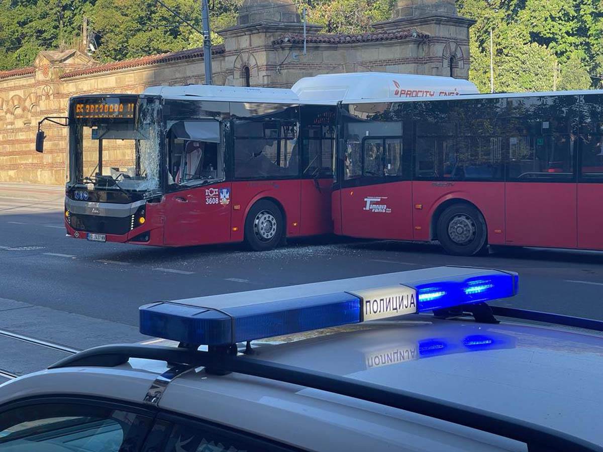 Sudar 2 autobusa u Beogradu