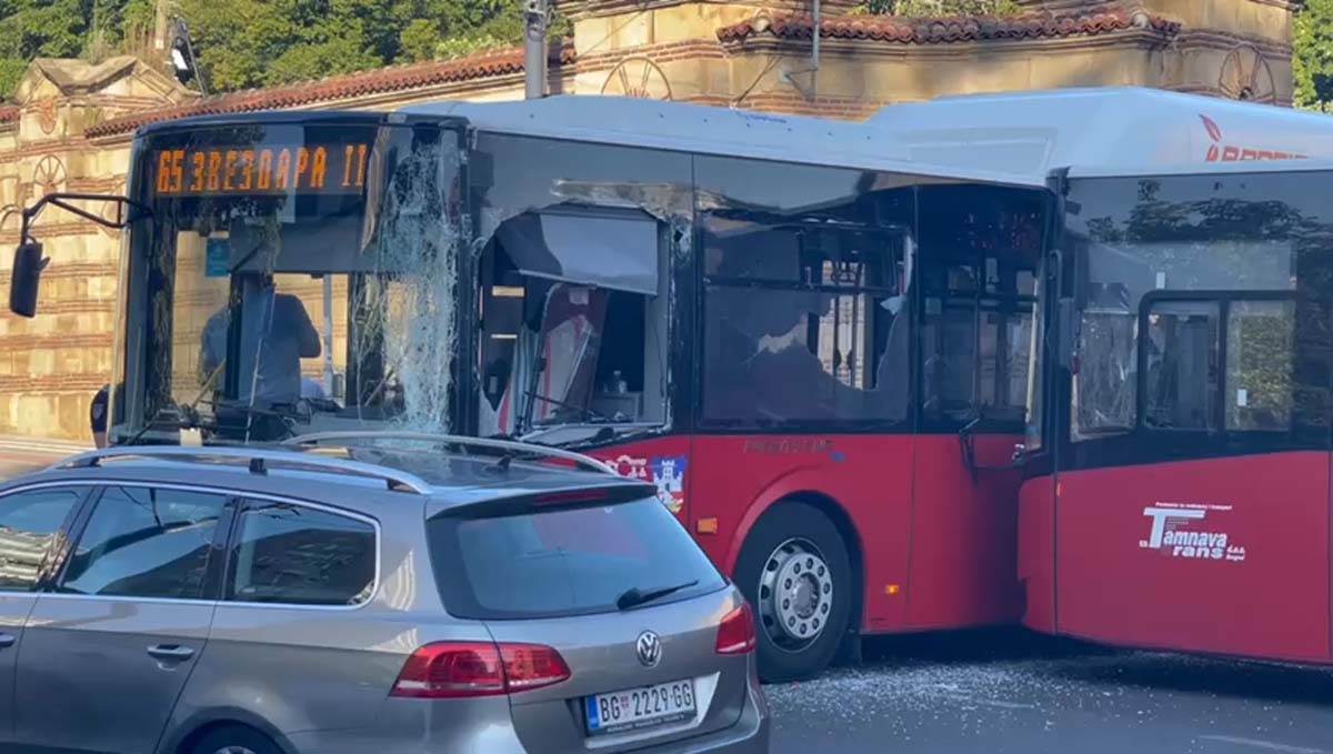 Sudar 2 autobusa u Beogradu